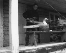 Владимир Чёрный художник. <br/>Изготовление охлупеня - утицы.