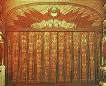 Владимир Чёрный художник. <br/>Знаменитый «Золотой» занавес Ф.Федоровского выполненный по эскизам М.Петровского. 1955-2005 гг.