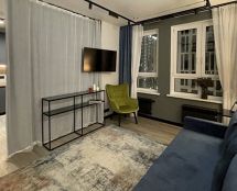 Владимир Чёрный художник. </br>Зонирование кухни от гостиной двухсторонней портьерой.