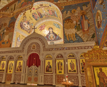 Владимир Чёрный художник. <br/>Центральный иконостас с апсидой.