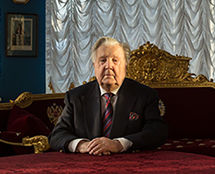 Владимир Чёрный художник. <br/>ИЛЬЯ СЕРГЕЕВИЧ ГЛАЗУНОВ - основатель Российской академии живописи, ваяния и зодчества Ильи Глазунова, народный художник СССР, кавалер ордена Трудового красного знамени, действительный член Российской Академии художеств, академик, лауреат Государственной премии Российской Федерации, полный кавалер ордена «За заслуги перед Отечеством»,  награжденный орденом Преподобного Сергия Радонежского, орденом Вишну, Золотой медалью Пикассо за выдающийся вклад в мировую культуру, Серебряной медалью Всемирного Совета Мира,  лауреат премии имени Дж. Неру, почетный член Королевской Академии Мадрида и Барселоны. Именем художника названа малая планета.