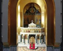 Владимир Чёрный художник. <br/>Макет-эскиз центрального мраморного иконостаса<br/> с мозаичным алтарем и мозаичными полами.<br/>2023 г.  картон, темпера, золочение. <br/>  Масштаб 1:20