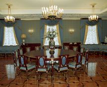 Владимир Чёрный художник. <br/>Штофный зал.