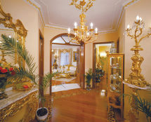 Владимир Чёрный художник. <br/>Холл.